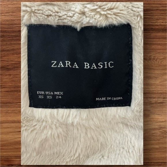 ZARA OLIVE GREEN COAT WITH FAUX LEATHER SLEEVES AND FAUX FUR - Picture 3 of 5